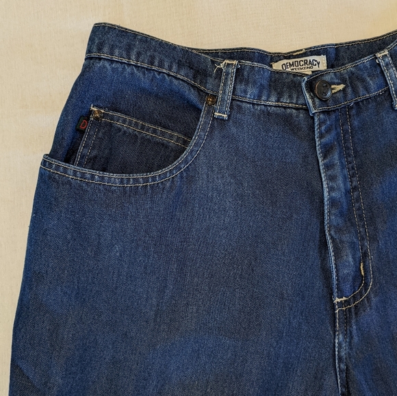 Democracy Weekend 100% lyocell denim cropped pants with red embroidery, size 6 - Picture 6 of 13